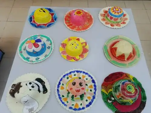 三年四班美术特色手绘帽子作品展