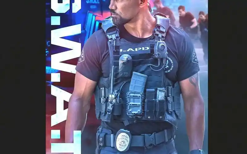 看看美国的反恐特警队是如何破门的,简直是太硬核了-影视往年集锦