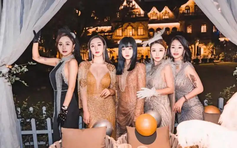 假名媛?培训班?拼团照?