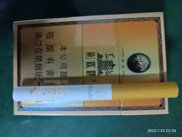 黄鹤楼硬雅香金香烟 本来是要买银钗的结果没有随手买了这个,给我的