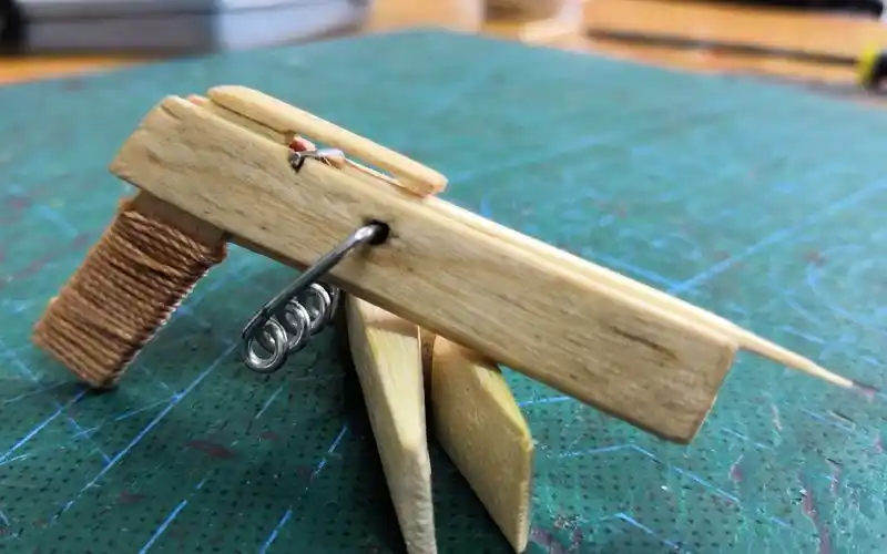 用雪糕棒制作迷你小手枪