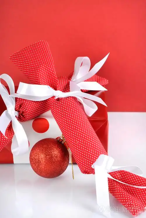 红色和白色的圣诞节