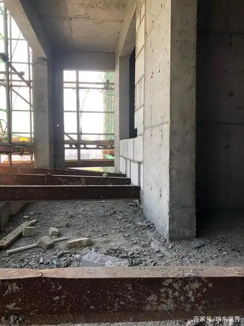 买房千万要注意槽钢层.不然后悔莫及!