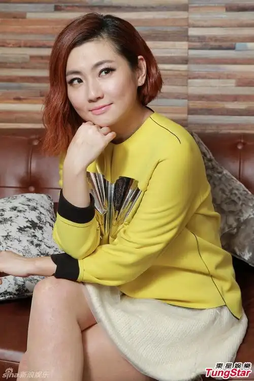 组图:任家萱走出火吻阴霾 鼓励爆伤者坚强面对