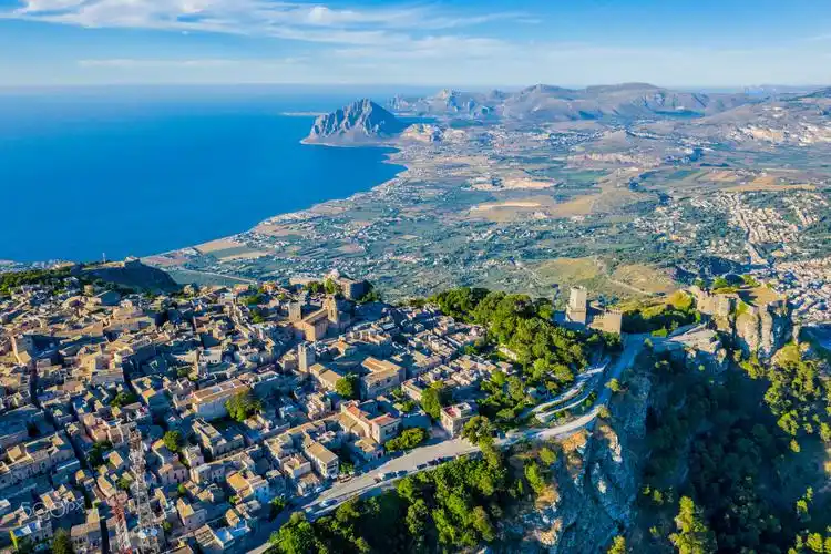 特拉帕尼是位于意大利南部西西里岛特拉帕尼省的一个城市