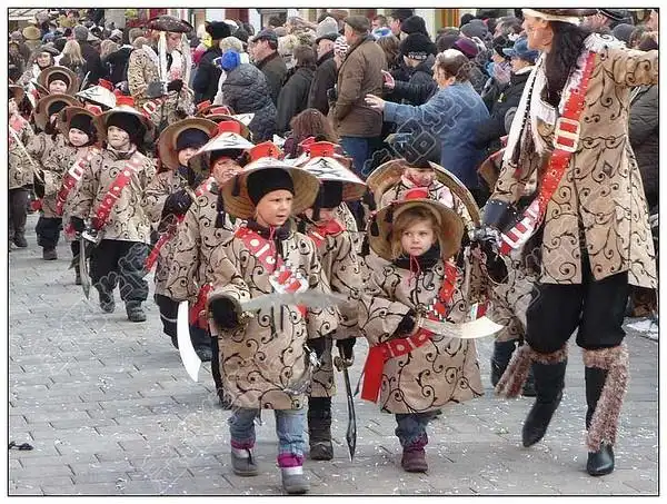 一群自称是中国人的日耳曼土著——笑喷了