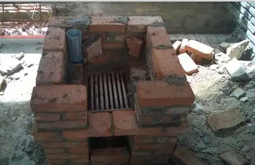 重庆土灶柴火鸡加盟店-店面装修中土灶制作中