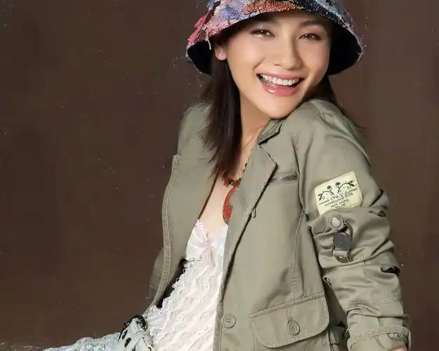 美女胡可壁纸 - 缘水禅心