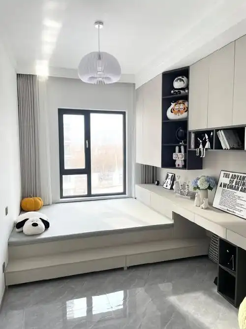 小卧室榻榻米装修案例分享,实用耐看收纳强.