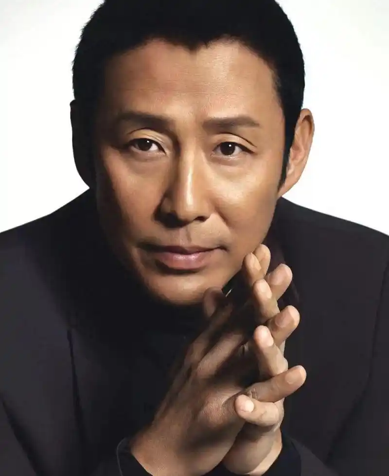 陈道明:真爱的守护者 陈道明作为娱乐圈的"资深大佬",他的眼光和判断