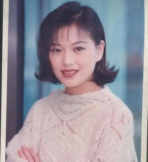 刘小慧的嘴因为长得漂亮 歌声动人 被称为香港第一美嘴