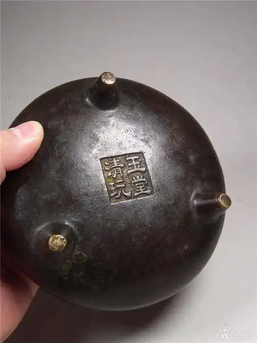 老黄铜玉堂清玩款三足双耳大香炉