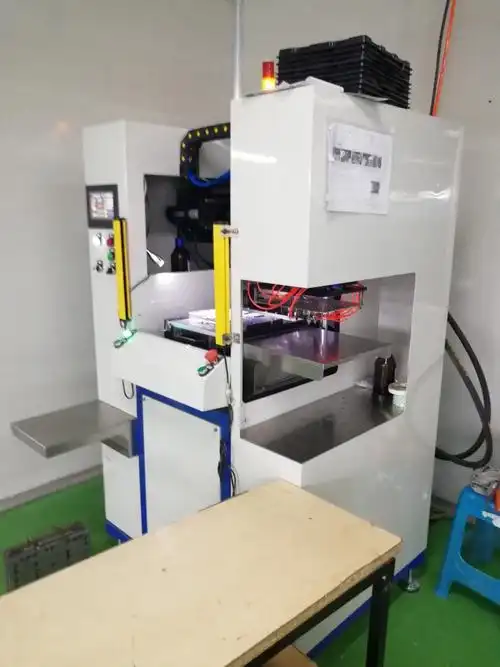 自功进料冲压机,冲床,模切机自动出料