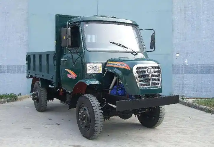 收一台双缸四驱农用车