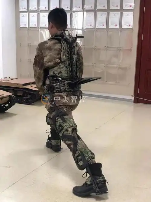 国产单兵外骨骼系统性能升级载重达70公斤1分钟内实现快速穿戴