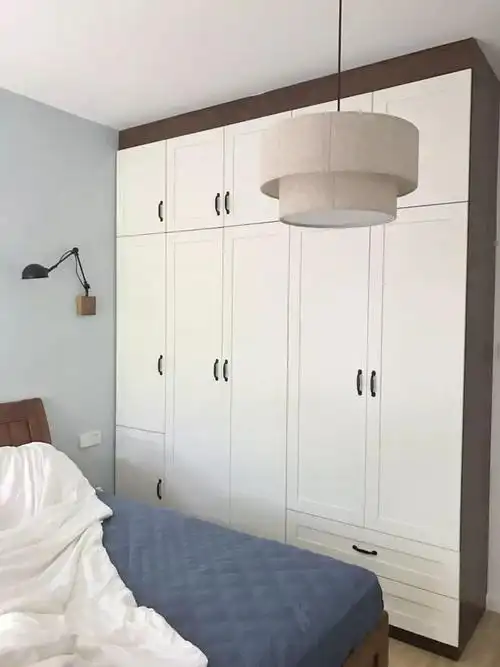 小户型的卧室衣柜该如何设计颜色和款式都要搭配好
