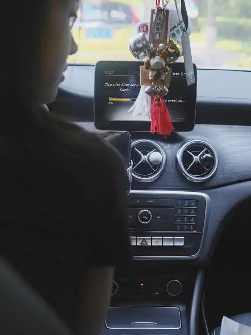 快来坐上我的副驾带你去兜风