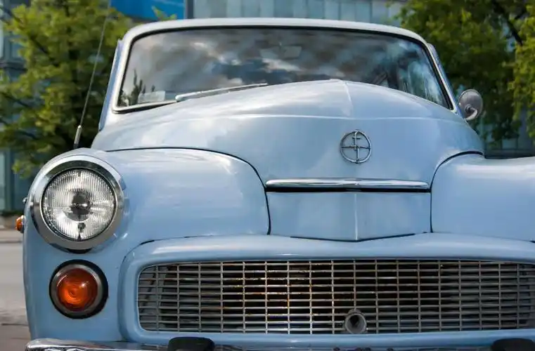 华沙是波兰的汽车品牌,生产从 1951 年到 1973 年的华沙 fabryka