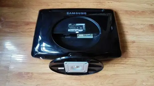 出一套漫步者e3300 音箱~三星19寸1440*900液晶显示器!