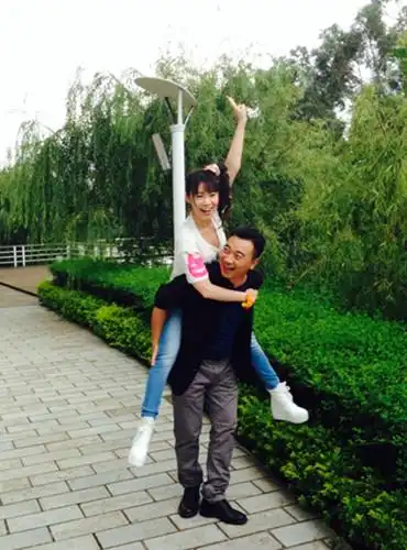 张思乐新作《后海不是海》 萌叔辣妹横扫荧屏