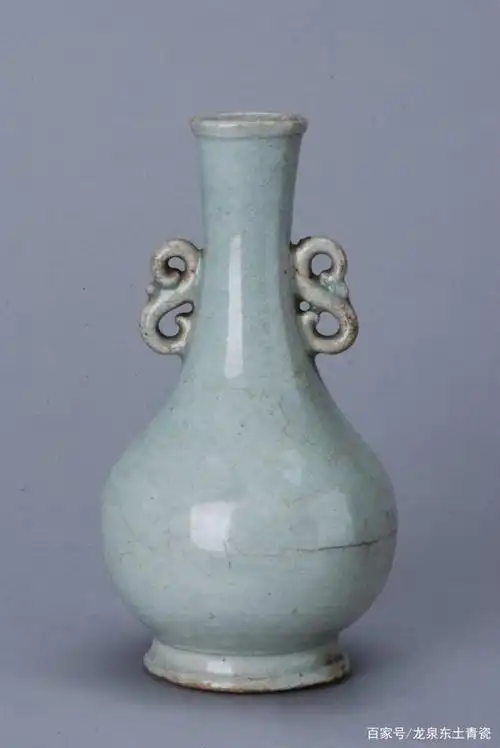 青釉,自宋朝发展为瓷器色彩审美巅峰,是汉族传统制瓷工艺中的珍品