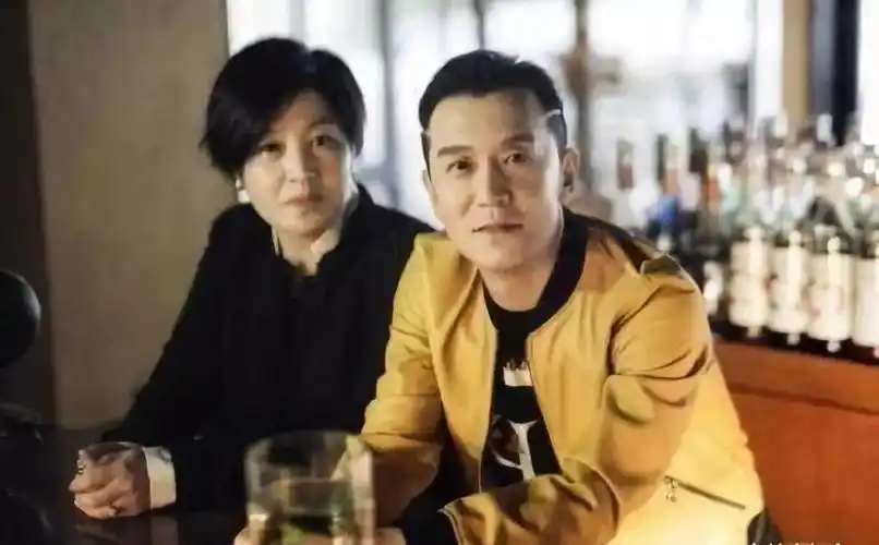 回顾哈文丈夫李咏病逝后我依然是李家儿媳妇待公婆如亲生父母