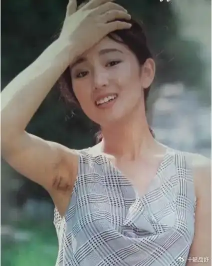 女星纯天然挂历照:刘晓庆孙俪宋丹丹汪明荃那英…巩俐腋毛都没刮