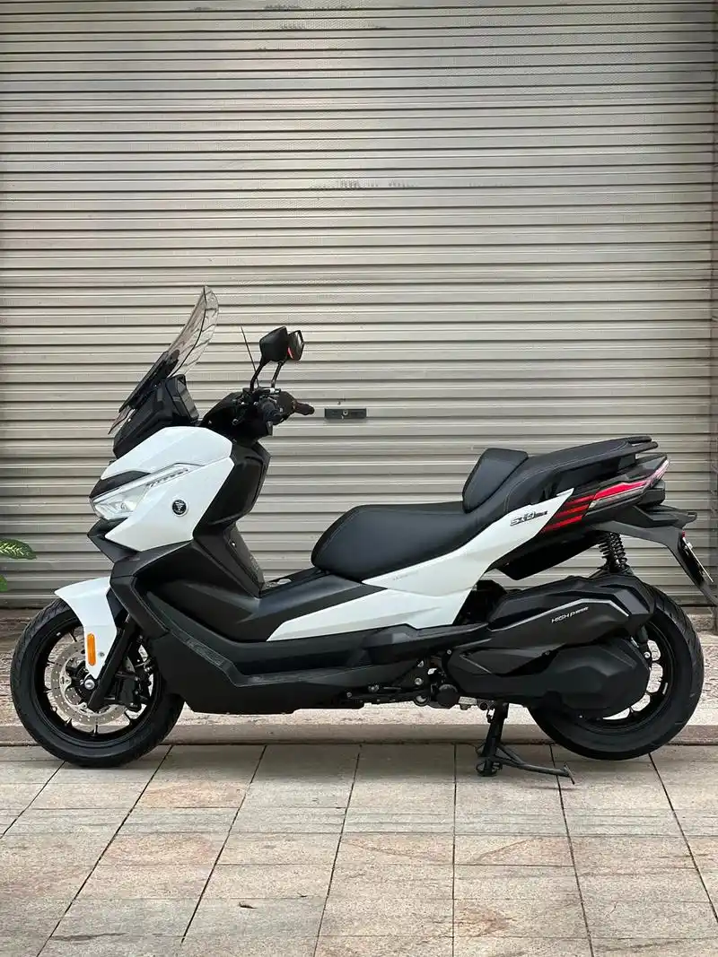 半价宝马,无极sr4max350旗舰踏板! 目前最好的中排量 - 抖音