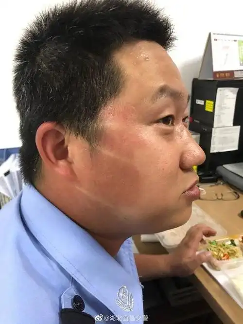 烟台民警的"口罩脸",真帅!