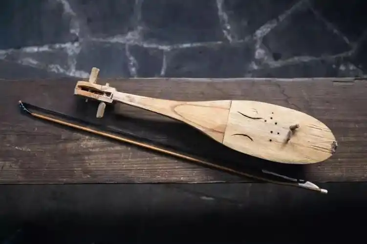 侗族牛腿琴甘为侗歌做嫁衣