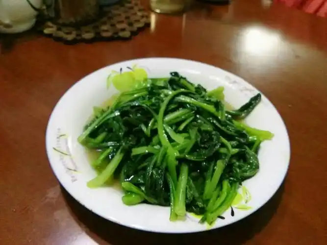 绿油油的清炒青菜.