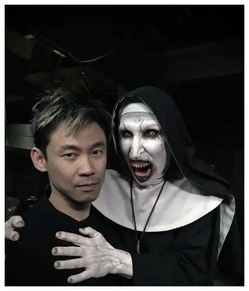 温子仁公布《修女2》阵容 晒出与恶魔修女合影|温子仁|修女2|邦妮·阿