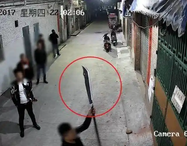 事发后,当地警方介入调查,并于2月5日通报称,主要犯罪嫌疑人已被抓获.