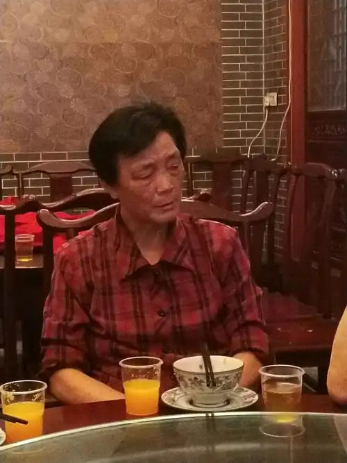 2019年5月25号59级小学同学范承秀宴请同学在"来一顺酒店`聚会,欢聚