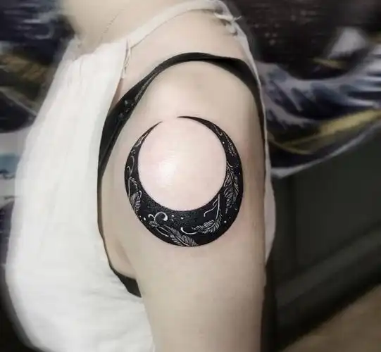 月亮纹身图片