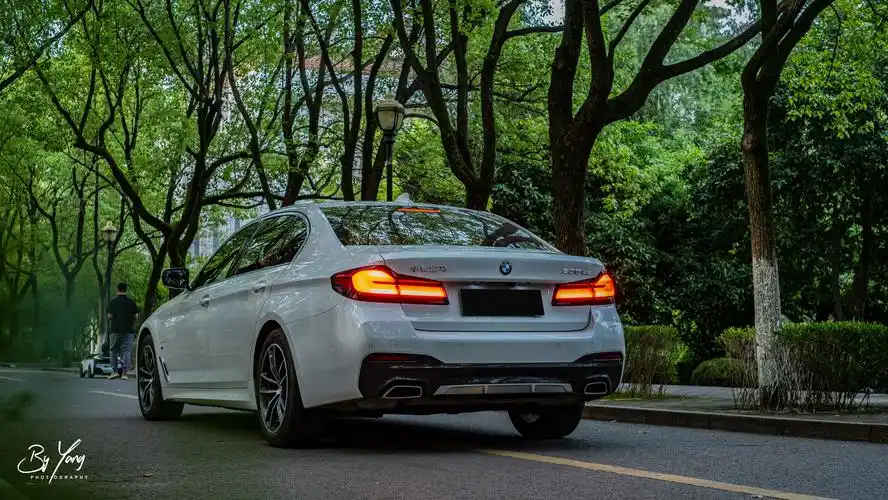 体验宝马5系535le插混版