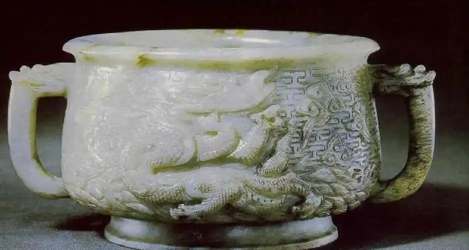 故宫玉云龙纹炉:宋代仿古玉器的瑰宝