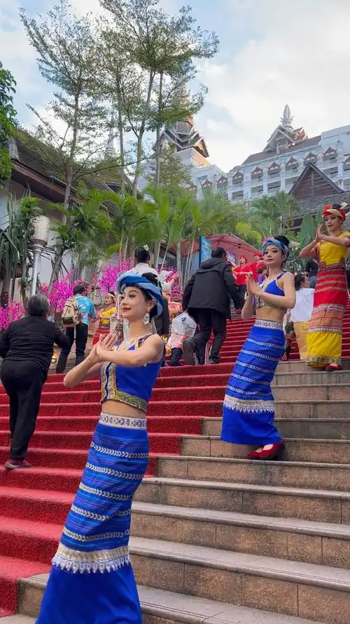 西双版纳旅游美丽漂亮的傣家姑娘