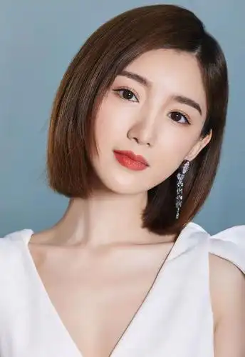 毛晓彤这样的发型可以说适合我们很多女生,因为裁剪这样的发型之后