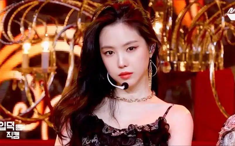 【孙娜恩】又一枚长腿细腰的绝世欧尼!