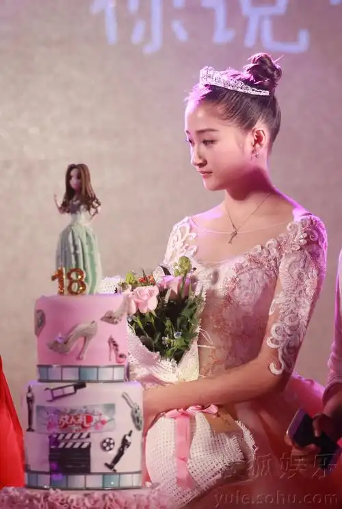 【关晓彤庆生泪洒18岁 感恩过去告白未来】 - 电子商务 - 资讯 - 快来