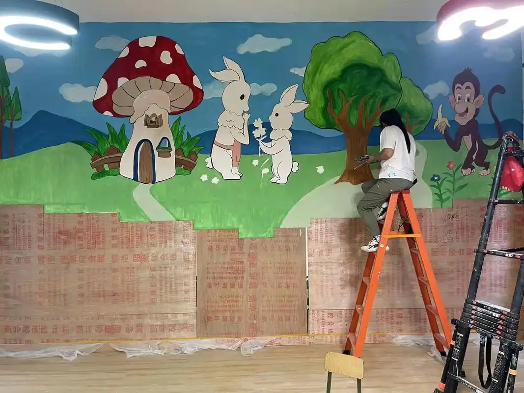 内江#资中县#墙体手绘#幼儿园#卡通画 给幼儿园教室画了两 - 抖音
