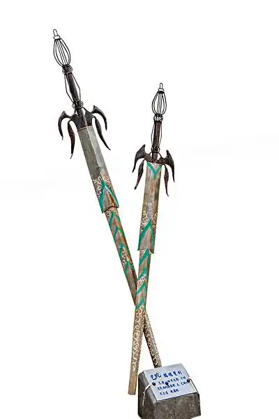 云南大理天龙八部城里的武器----鹤魂双剑