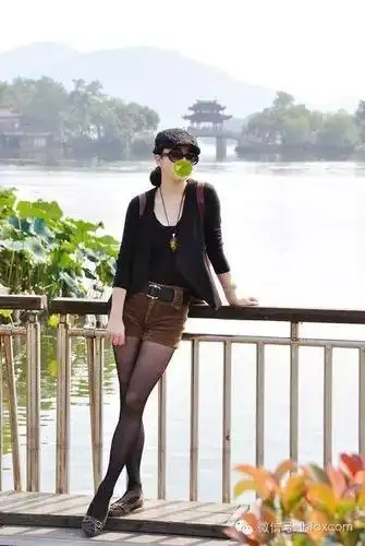 42岁女人自拍称:女人就应该优雅的活着