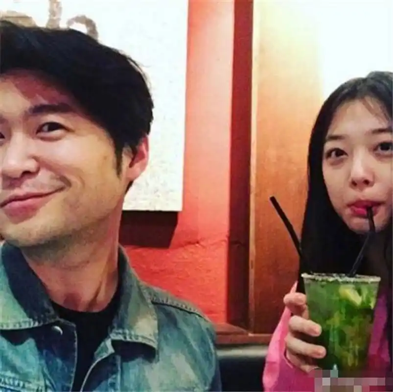 崔雪莉前男友崔子公布与圈外女友的婚讯,说自己马上要结婚了,在这段