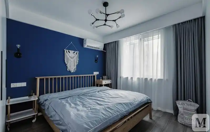 简约卧室窗帘装修效果图