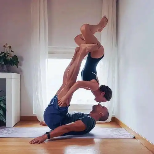 情侣瑜伽是什么意思?怎么练?