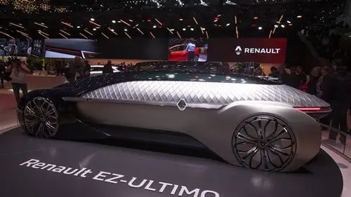 图为在第89届日内瓦国际车展上亮相的雷诺ez-ultimo概念车.