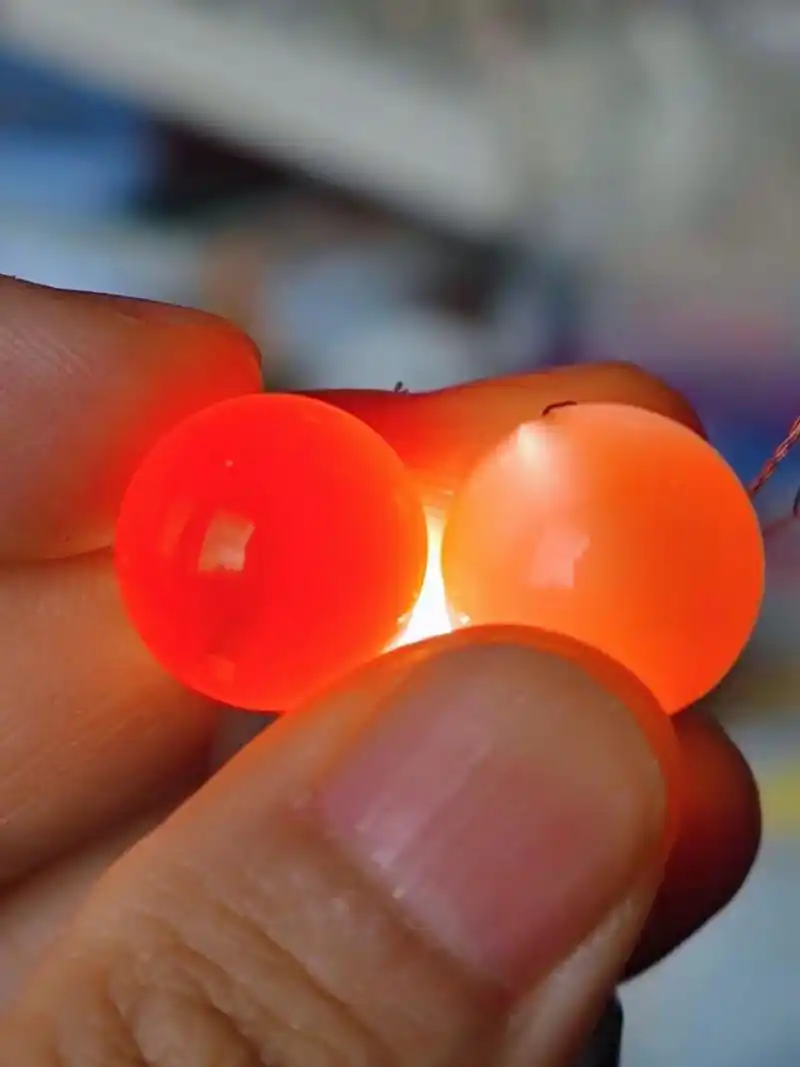 这是南红和普通玛瑙的最大区别!那铺满的洒金一样的细砂就是朱砂点哈.