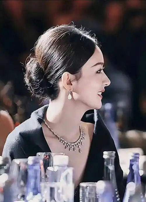 看了赵丽颖的侧脸,才知道这种"鼻子"有多完美!_比例_面部_美女